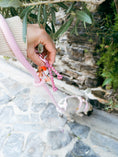 Bild in Galerie-Betrachter laden, Personalized dog leash with letter beads.